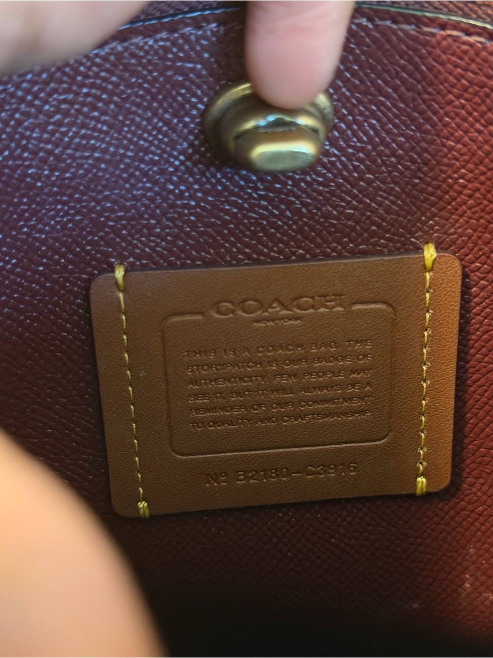 Coach Willow Shoulder Bag Black Pebbled Leather Crossbody with Gold Turn-Lock - Picture 9 of 9